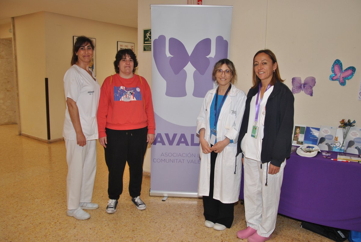 GVAdepsalutcs's tweet image. 🦋 En este día mundial del #Lupus hemos acogido una mesa informativa de la asociación @AvalusL que ha recibido la visita del equipo directivo de @GVAdepsalutcs, de Reumatología y de la Unidad de Farmacia de Pacientes Externos, además de pacientes, usuarios y personal sanitario