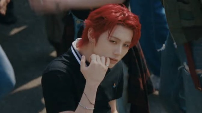 kayliexy's tweet photo. OUR ROCKSTAR RED TAESAN ! ★ 💋 https://t.co/a6Zuo7OfqT