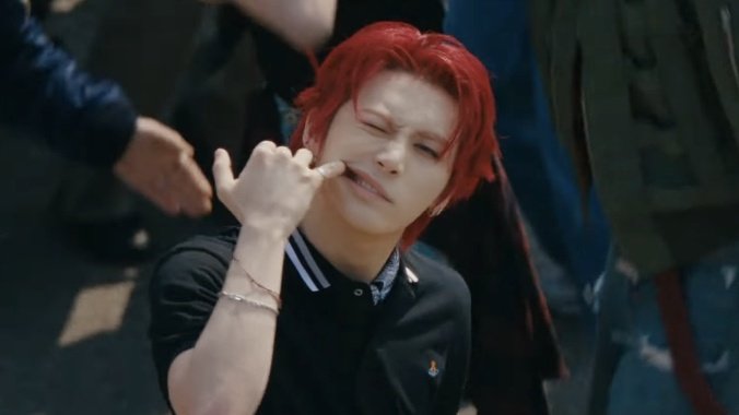 kayliexy's tweet photo. OUR ROCKSTAR RED TAESAN ! ★ 💋 https://t.co/a6Zuo7OfqT