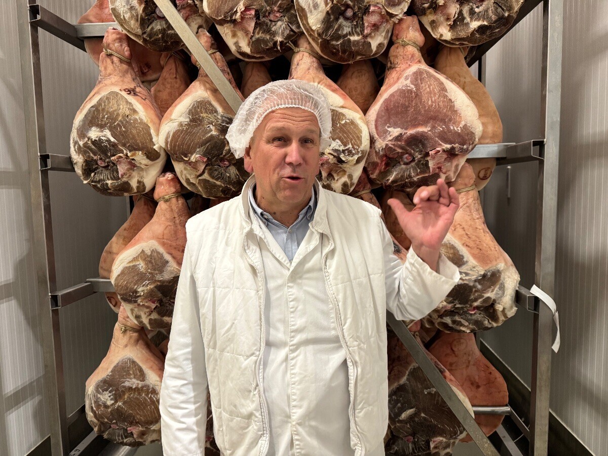 vstapic's tweet image. Uskoro će, čini se, svi koji vjeruju u potencijal domaćeg agrara, moći se i kladiti na njegov uspjeh, kupujući dionice Žito Grupe
agroklub.com/prehrambena-in…