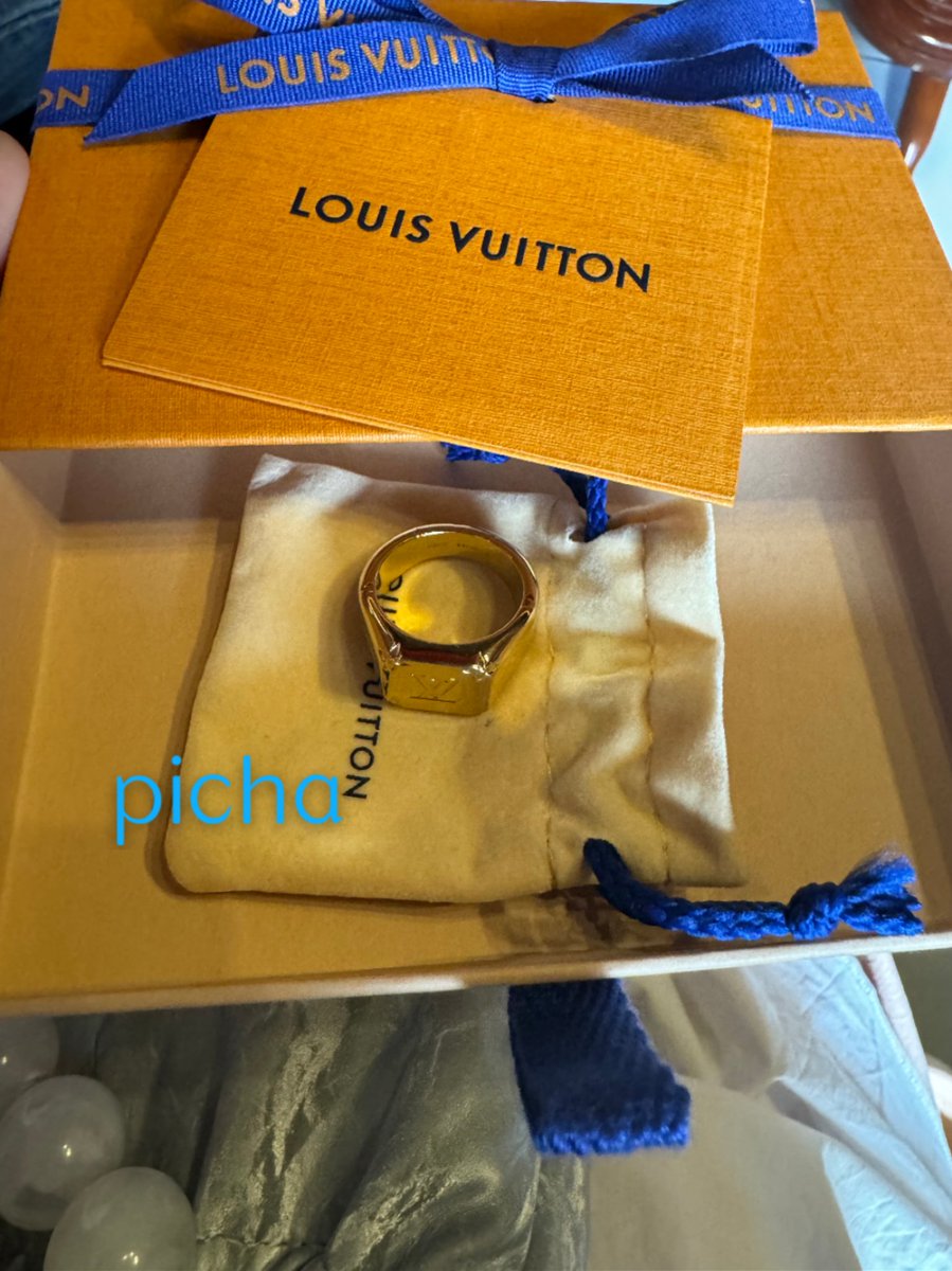 MKittitat's tweet photo. Thank you my son. The earrings and the ring are all from me.🥰🥰🥰Mom will buy more gifts for you later.
@fort_fts

FORTPEAT GLENFIDDICH CLUB

#GlenfiddichxJaegerLecoultre 
#GlenfiddichClubTH  
#GrandCelebration https://t.co/qHDOhHrZgG