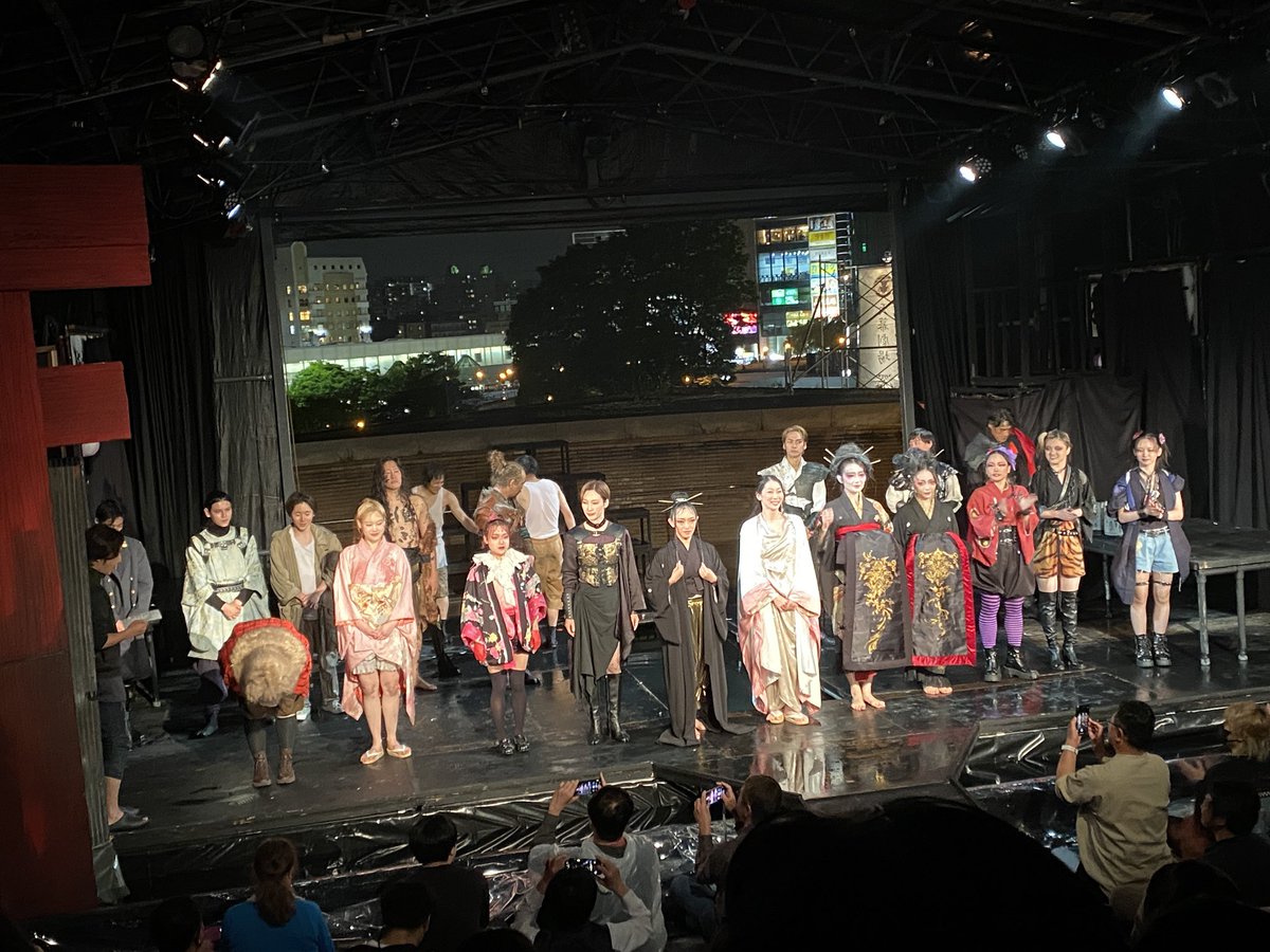 『月夜の陵で鬼が哭く』
今日は、京王多摩センターに、深海洋燈の公演を観に行きました。
ドガドガプラスでご一緒した武田治香さん、怖くて良かったです。
荻野貴継さんも小林由尚さんも良かったです❗️
みんな、ずぶ濡れでよく声が枯れない‼️
みんなみんな良かったです❗️
#つきはか