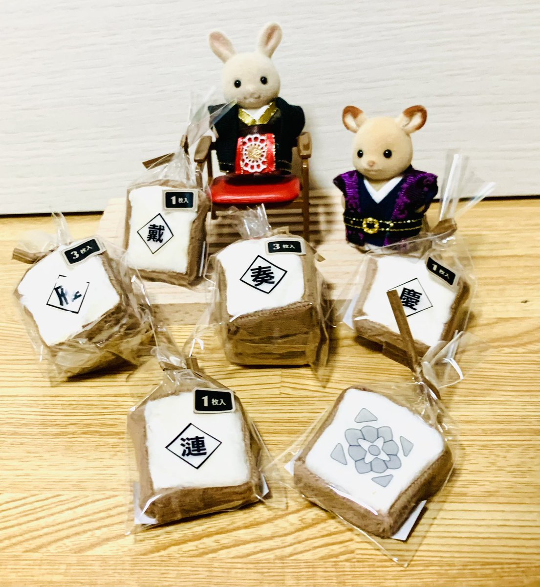 nikahaco's tweet photo. 十二国記パン🍞お土産にいかがですか？ https://t.co/hKqyVn4gGZ