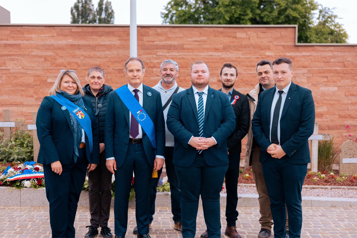 Pinto_Pierre's tweet photo. 🇫🇷 Le #8mai, nous étions à #Lutterbach aux côtés de @FabriceLeggeri et @christelleritz pour rendre hommage aux victimes, aux Malgré-nous et aux résistants. Fidèles au devoir de mémoire. https://t.co/5IRiS13Kn9
