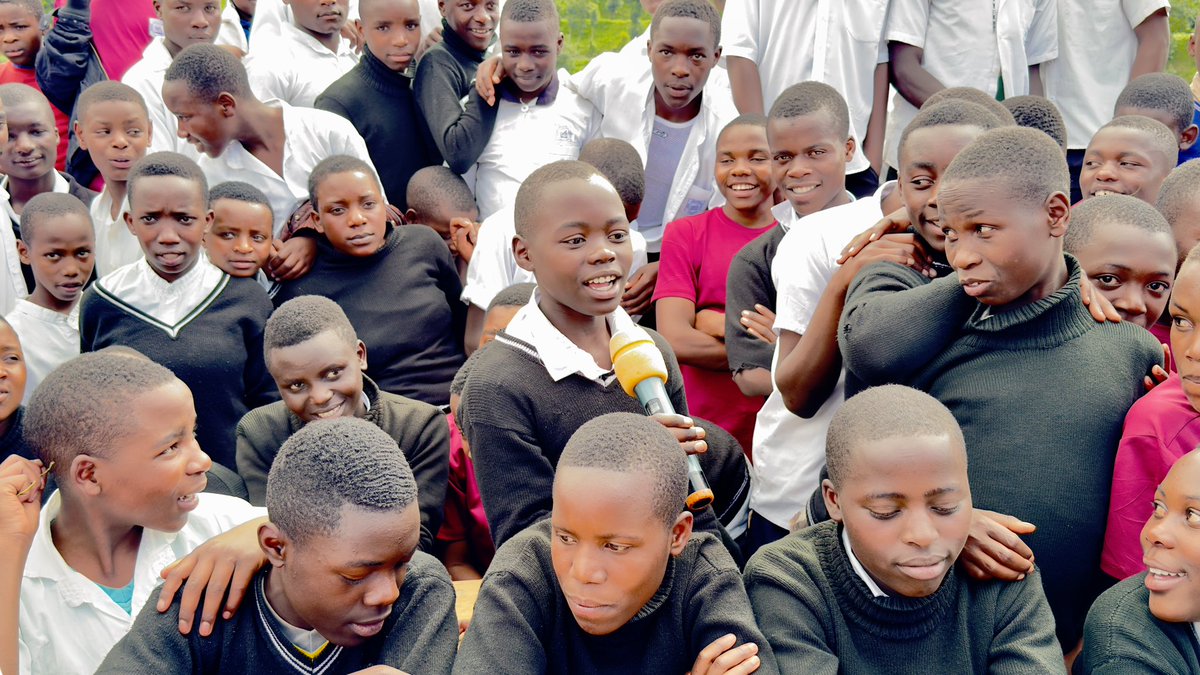 Ministry of Gender & Family Promotion | Rwanda (@rwandagender) on Twitter photo MIGEPROF n’abafatanyabikorwa bayo basuye GS Kora mu Murenge wa Bigogwe <a href="/NyabihuDistrict/">Nyabihu District</a> baganiriza abanyeshuri ku buzima bw’imyororokere no kwirinda ihohotera rishingiye ku gitsina.
Abanyeshuri basabwe kwirinda ababashuka bakabasambanya kuko byangiza ejo heza habo . MIGEPROF n’abafatanyabikorwa bayo basuye GS Kora mu Murenge wa Bigogwe <a href="/NyabihuDistrict/">Nyabihu District</a> baganiriza abanyeshuri ku buzima bw’imyororokere no kwirinda ihohotera rishingiye ku gitsina.
Abanyeshuri basabwe kwirinda ababashuka bakabasambanya kuko byangiza ejo heza habo .