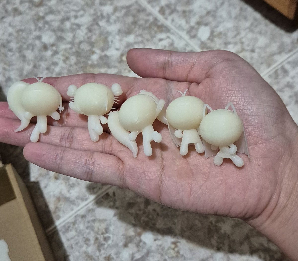 Tokki_ql's tweet image. I have misjudged the sizes for the figurines.... I'm definitely gonna have a hard time painting the details on them.... 😭😭😭😭