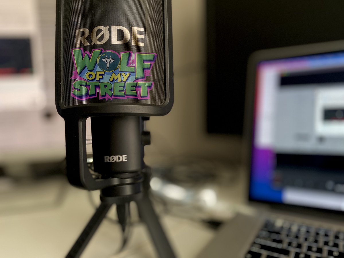 Back at my desk this morning and working on a new video… 📝😎