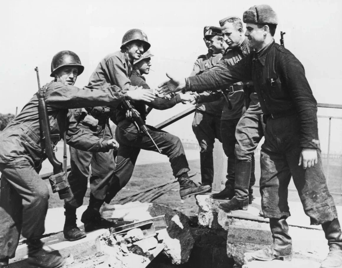 Hoy es el Día de la Victoria de los aliados sobre la #Alemania nazi, a 80 años del fin de la Segunda Guerra Mundial y con nuevos conflictos creciendo en todo el mundo #URSS #Rusia  #EstadosUnidos 
cnnespanol.cnn.com/2025/05/09/mun…