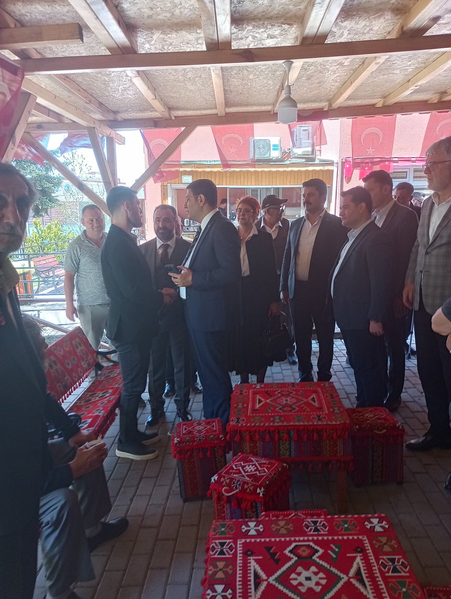 Ankara Mv. Sn.Av.İdris Şahin,il ve ilçe teşkilatlarımız ile birlikte Türkiye Gaziler ve Şehit Aileleri Vakfı'nı ziyaret ettik. Birliğimiz, beraberliğimiz uğruna mücadele veren Aziz Şehitlerimizi rahmet ve minnetle anıyor, hayatta olan gazilerimize şükranlarımızı sunuyoruz.