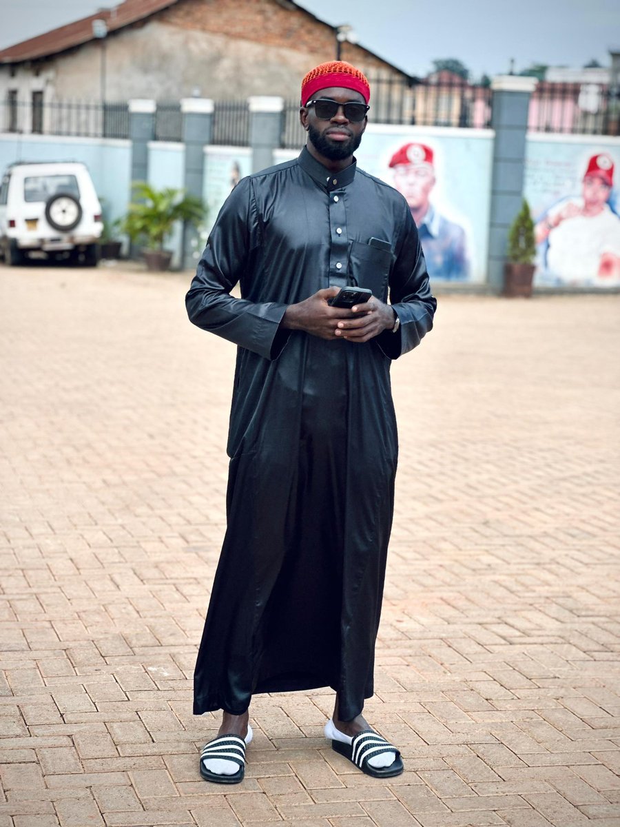 sserugomichael0's tweet image. In struggle we find a lot of friends but let me take this opportunity to thank @MotivKasagga known as taata Kawempe for the good heart era we people of kawempe north are proud of you our lord councilor adako✍️