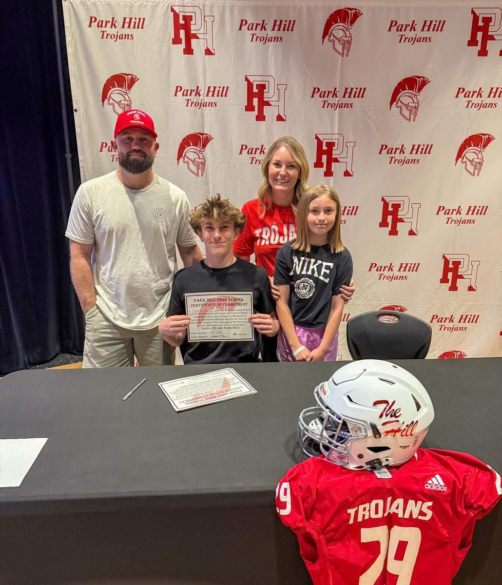 jacob_sledd's tweet photo. Look at these @StrongsideKC 14u guys committing to play football for their high schools. @KLattner11 @Trentmb4 @Asher_Sledd and Jonny Taylor. https://t.co/n1ith9OoqV