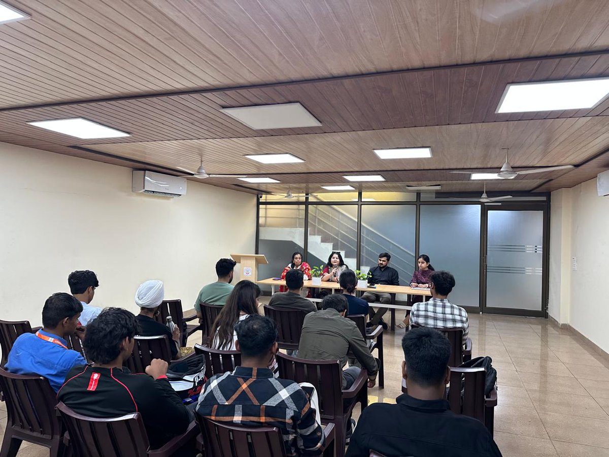 Laghu Udyog Bharati proudly concluded its internship program for Zakir Husain College students today! Certificates were awarded to all interns, while cash prizes (via cheques) honored top performers. Insightful feedback was collected to improve future programs. The event was