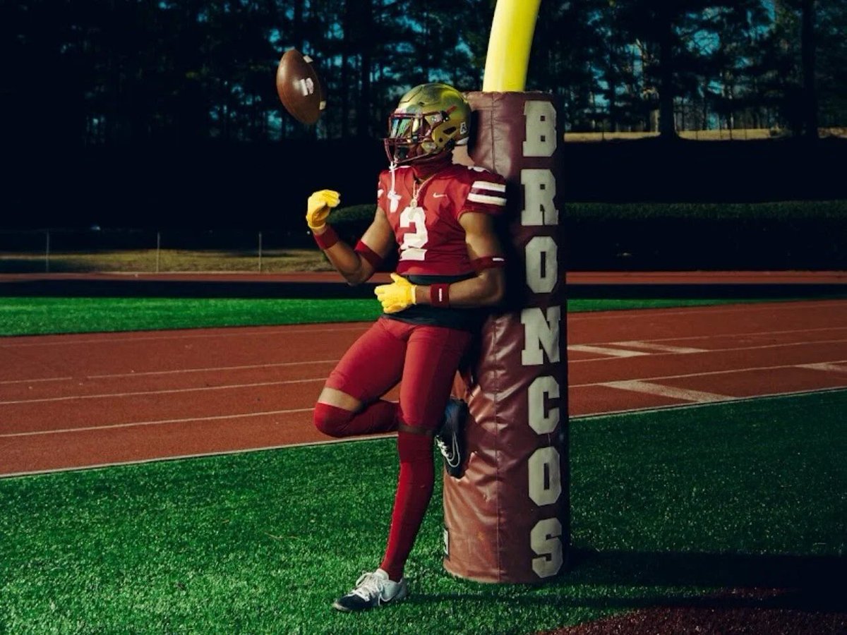 2027 safety Julian Elzey (<a href="/JulianElzey/">Julian “Ju” Elzey 3⭐️</a>) recently picked up a Tennessee football offer.

"They like my play style and my mentality as far as my goals for this year so they definitely wanna stay in touch."

➡️ tennessee.rivals.com/news/2027-safe…