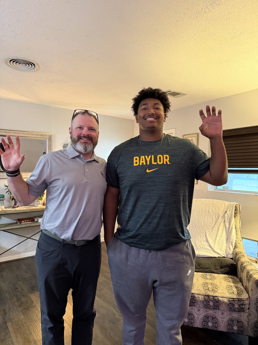 Devan Robison (@robison_devan) on Twitter photo Thank you <a href="/CoachMiller_/">Mason Miller</a> for stopping by the other day π» #SicEm
<a href="/BUFootball/">Baylor Football</a> <a href="/Cwatts64/">Craig Watts</a> <a href="/ahunt90/">Aaron Hunt</a> <a href="/aclavo_BU/">Anthony Clavo</a> <a href="/CoachK_Hall/">Coach Khenon Hall (BAYLOR)</a> Thank you <a href="/CoachMiller_/">Mason Miller</a> for stopping by the other day π» #SicEm
<a href="/BUFootball/">Baylor Football</a> <a href="/Cwatts64/">Craig Watts</a> <a href="/ahunt90/">Aaron Hunt</a> <a href="/aclavo_BU/">Anthony Clavo</a> <a href="/CoachK_Hall/">Coach Khenon Hall (BAYLOR)</a>