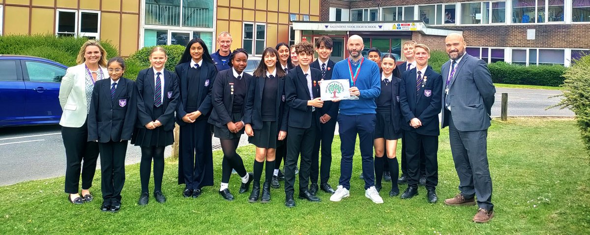 We are thrilled that Salendine Nook High School Academy have achieved our #DemocracyFriendly award.

Youth Councillors at the school have worked hard to:

🌱Help others learn about local democracy
🌱Make a difference in their community
🌱Create connections with their local Cllrs