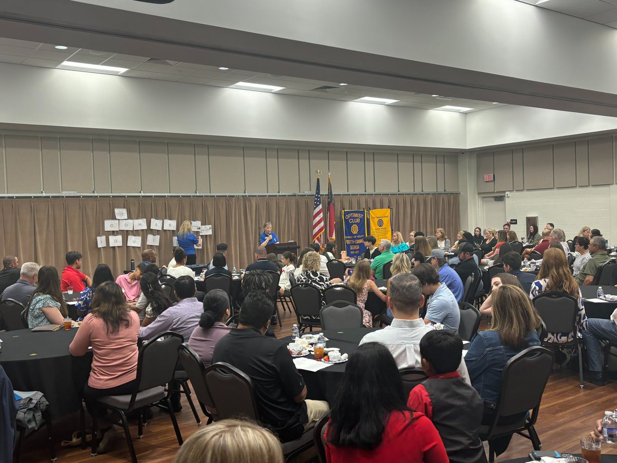 Congratulations to Natalie Pearson and Saed Leal for being recognized at the Optimist Award Ceremony!