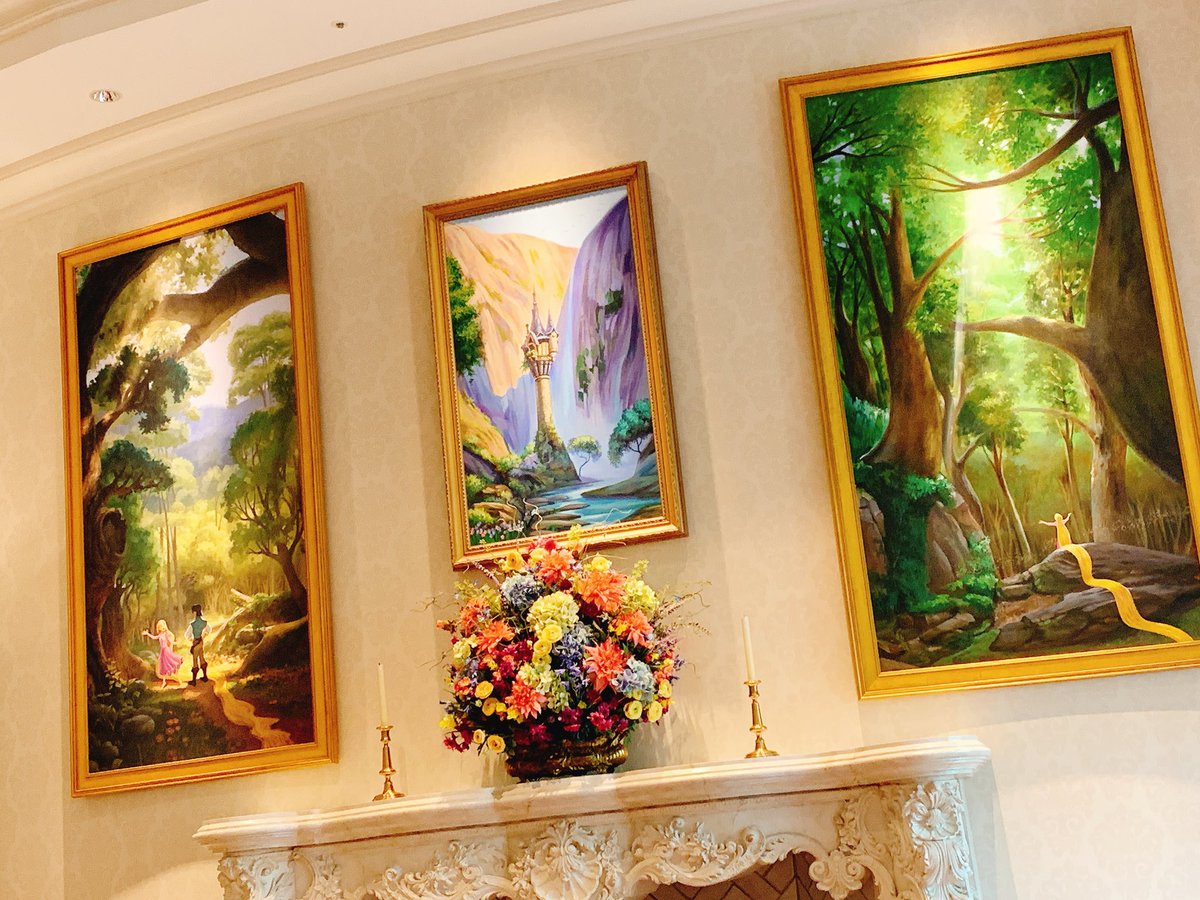 ファンタジースプリングスレストランの
ここの部屋の絵が好きでした