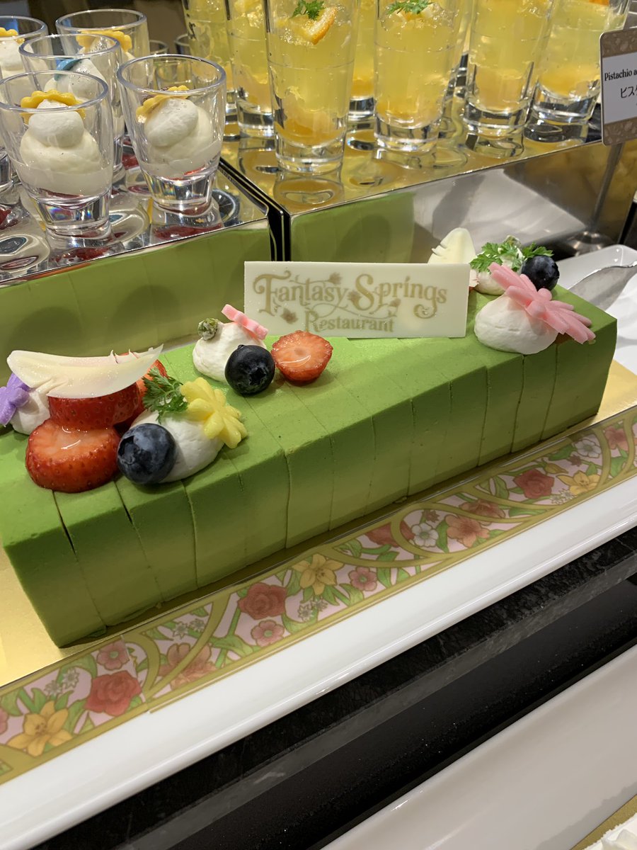 ファンタジースプリングス色の
ケーキ！！