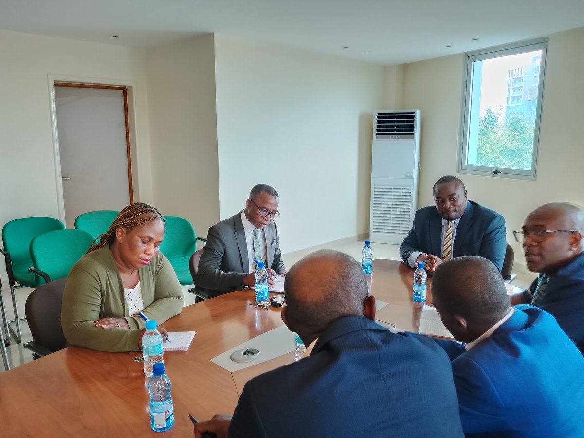 El Presidente de la cámara Oficial de Comercio de BIOKO Don Benjamín MITOGO BIELO,recibe a una delegación de la OIT, quien se encuentra en Guinea Ecuatorial para realizar estudios orientados a ofrecer asistencia técnica a las cooperativas pesqueras del país.