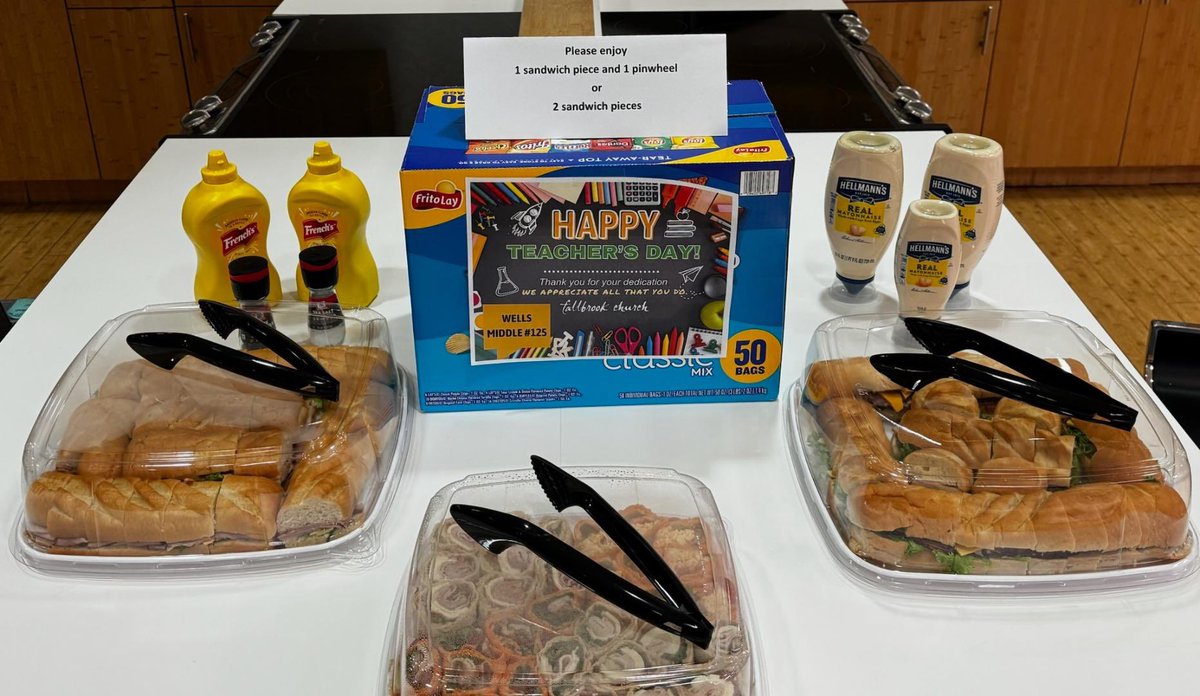 WellsWolverines's tweet image. Huuuuge shoutout to @FallbrookChurch for providing our teachers with lunch!! Smiles were from ear to ear!! Thank you!!