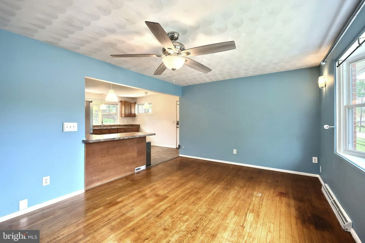 GinterGroup's tweet image. 2550 Log Cabin Road, York, PA, 17408
3 bed | 1 bath 1992 Sq. Ft.
Active | 249900
bit.ly/43u791x
Welcome to your dream home a beautifully updated ranch-style home that seamlessly blends classic charm with contemporary comforts. Enjoy the warmth and sophistication of...