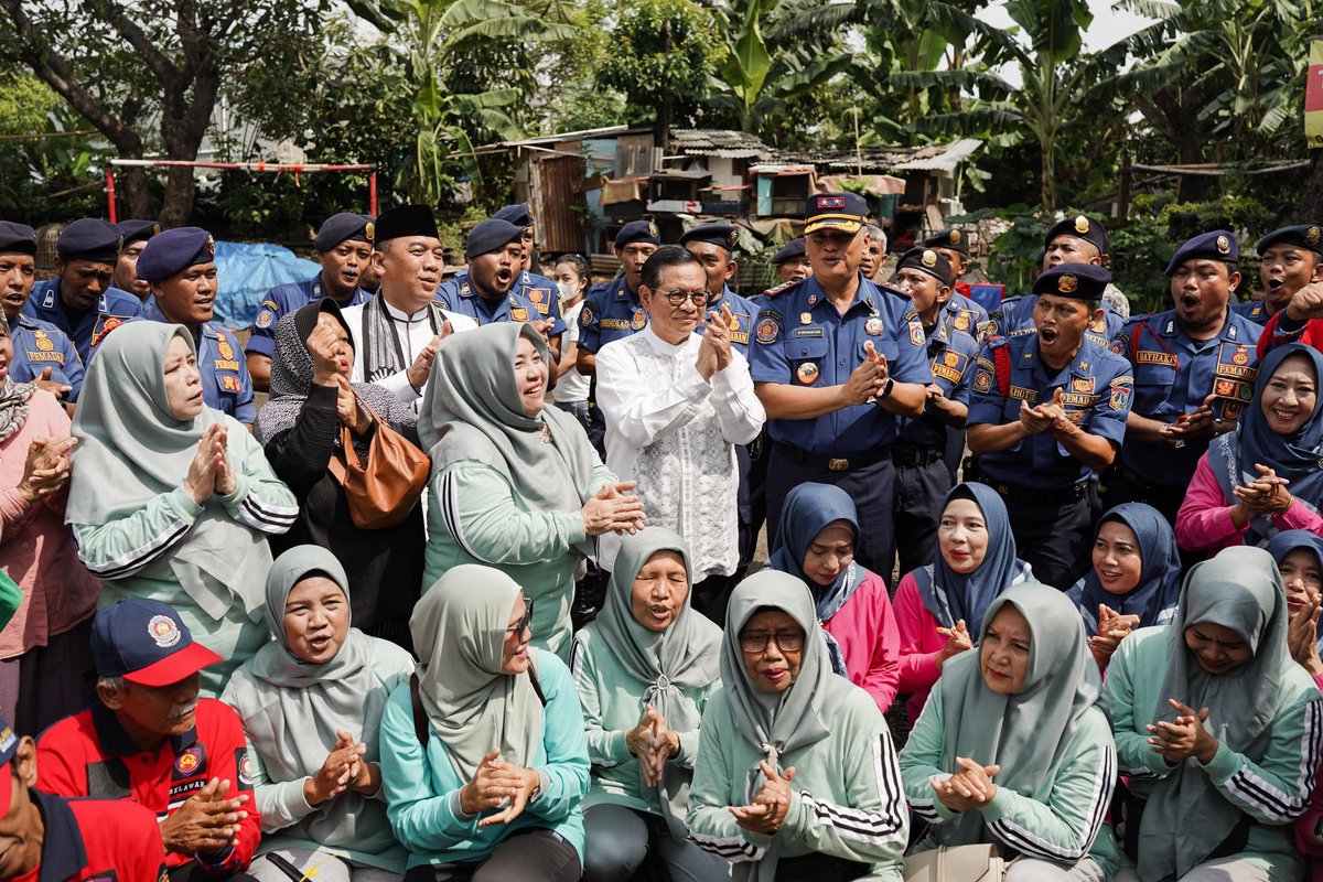 Berkat APAR, banyak kebakaran di Jakarta bisa dipadamkan warga. 

Saya mendorong setiap RT punya minimal 2 APAR. InsyaAllah, langkahnya kecil, dampaknya besar.