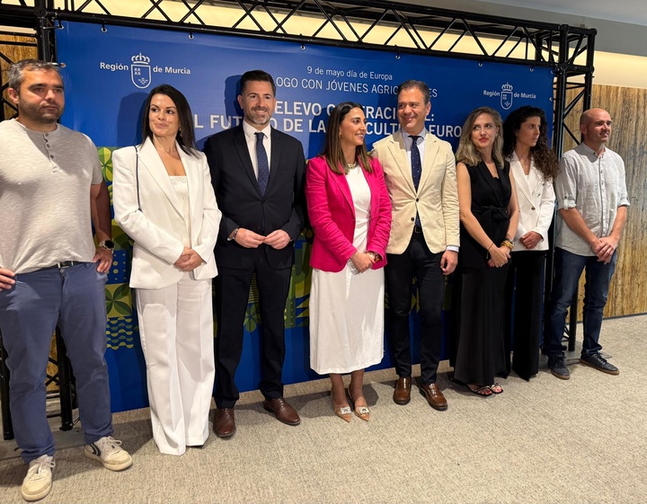 Gobierno de la Región de Murcia (@regiondemurcia) on Twitter photo El Gobierno regional apuesta por el relevo generacional en agricultura para la construcción de una #UniónEuropea más fuerte.
El consejero <a href="/MarcosOrtuno/">Marcos Ortuño Soto</a> subraya el protagonismo adquirido por la #RegióndeMurcia en los organismos europeos, especialmente en el Comité Europeo de las El Gobierno regional apuesta por el relevo generacional en agricultura para la construcción de una #UniónEuropea más fuerte.
El consejero <a href="/MarcosOrtuno/">Marcos Ortuño Soto</a> subraya el protagonismo adquirido por la #RegióndeMurcia en los organismos europeos, especialmente en el Comité Europeo de las