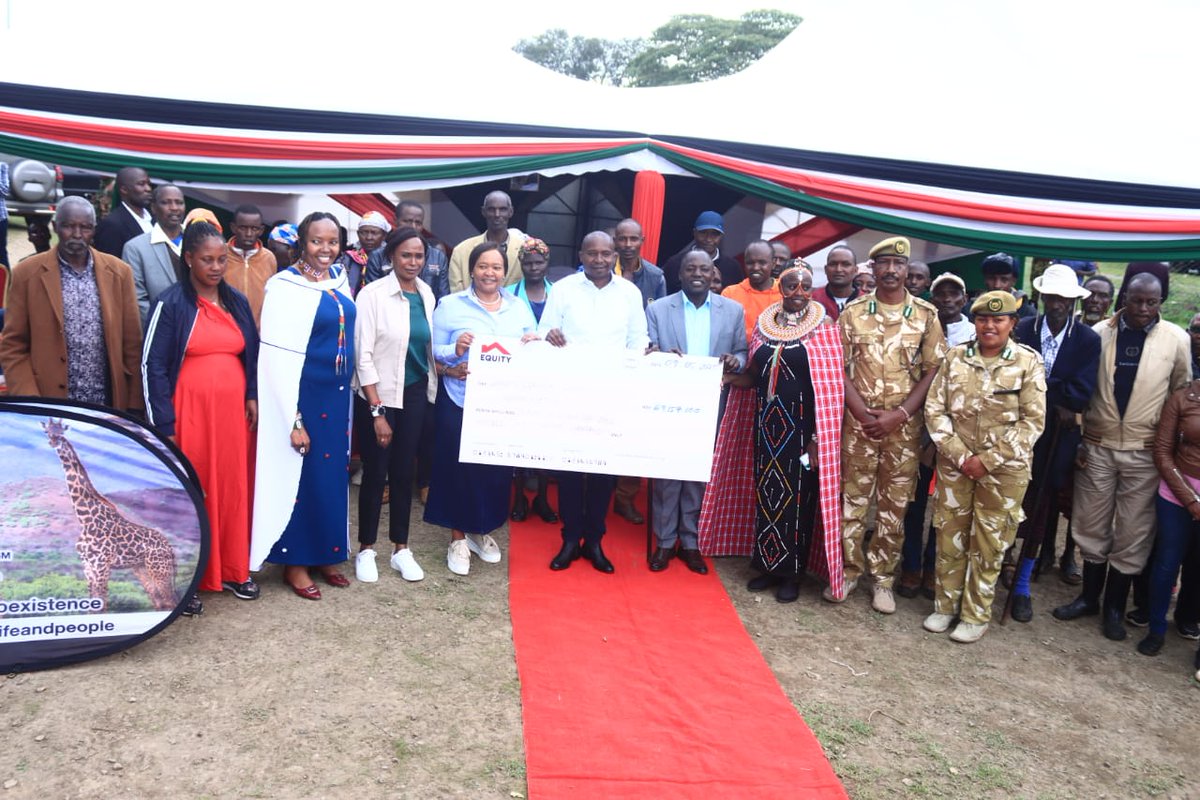 Cheques worth 950M have today been disbursed to over 700 people in Laikipia.
The ceremony held at Naibor,was precided over by DP, <a href="/KindikiKithure/">Kithure Kindiki</a>
<a href="/rebecca_miano/">CS Rebecca Miano, EGH</a>
<a href="/PSMuseiya/">Silvia Museiya, CBS</a>
#ConservationEithCompassion
#LaikipiaHWCCompensation