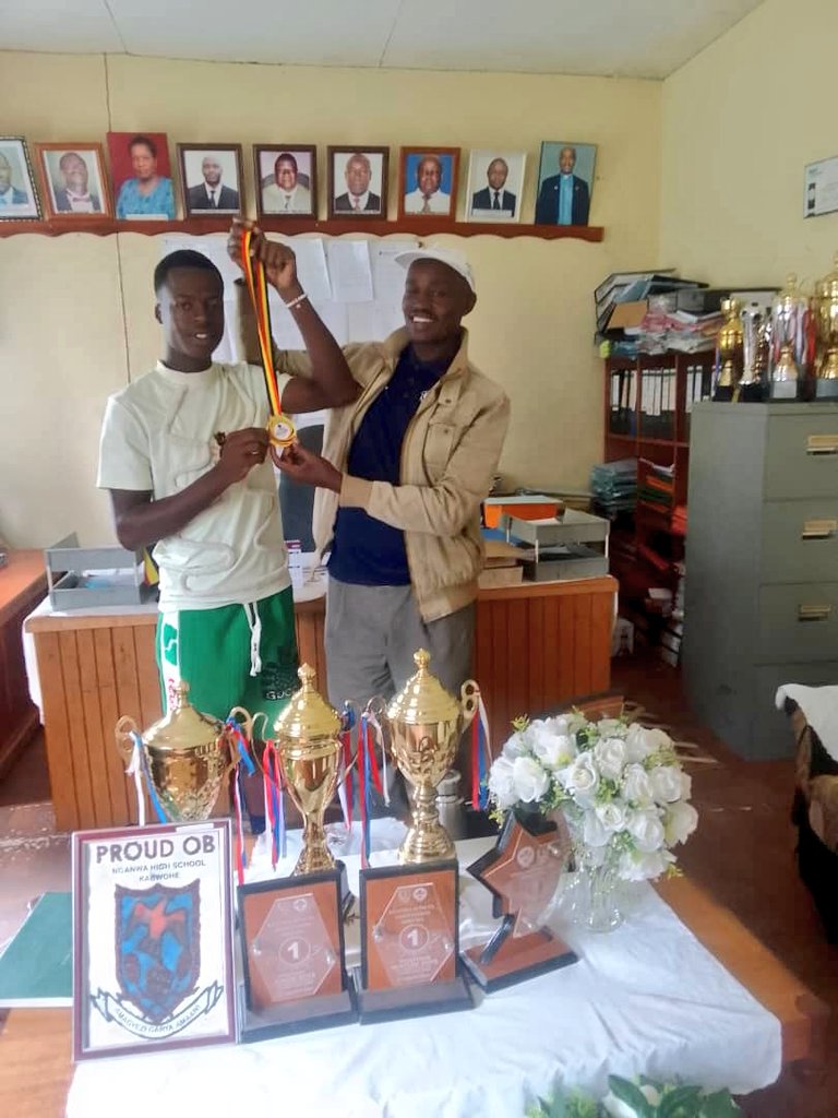 Congratulations to our student Amwesiga Baron S.5S who won a gold medal at the national debate competitions organized by Teacher's Debate Network at Ntare School. Baron won gold in poetry and will represent Uganda in East African championship.
#JoinNganwa 
#AmagyeziGaryaAmaani