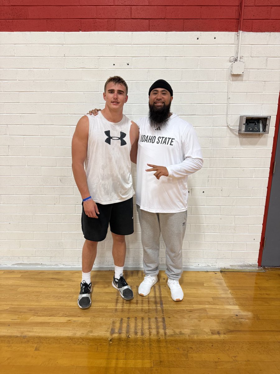 MacOlsen83's tweet image. Thank you @coachaliifua for coming down to lifting this morning!! Looking forward to meeting with you again!
@BengalGridiron