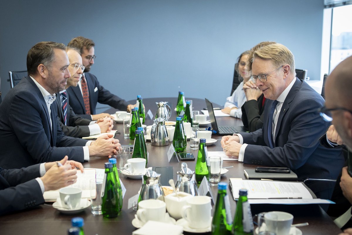 Belgium in Poland and Lithuania (@belgiuminwarsaw) on Twitter photo 🇧🇪 Deputy PM, Minister of Foreign Affairs, European Affairs & Development Cooperation <a href="/prevotmaxime/">Maxime PREVOT</a> visited Frontex headquarters in 🇵🇱. He met with Executive Director Hans Leijtens and saw the Situation Centre.
Frontex plays a vital role in securing the Europeans borders. 🇧🇪 Deputy PM, Minister of Foreign Affairs, European Affairs & Development Cooperation <a href="/prevotmaxime/">Maxime PREVOT</a> visited Frontex headquarters in 🇵🇱. He met with Executive Director Hans Leijtens and saw the Situation Centre.
Frontex plays a vital role in securing the Europeans borders.