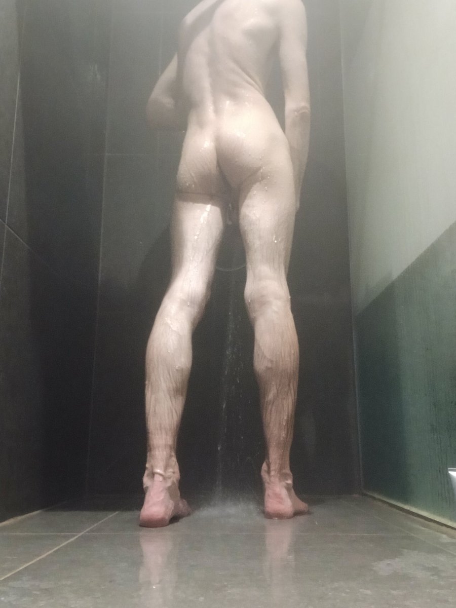 Went on a trip with friends. Had to be fast to sneak these pics of my morning shower before others woke up. Front or back?

Stiekeme ochtenddouchefoto's op vakantietripje met vrienden. Voor- of achterkant?