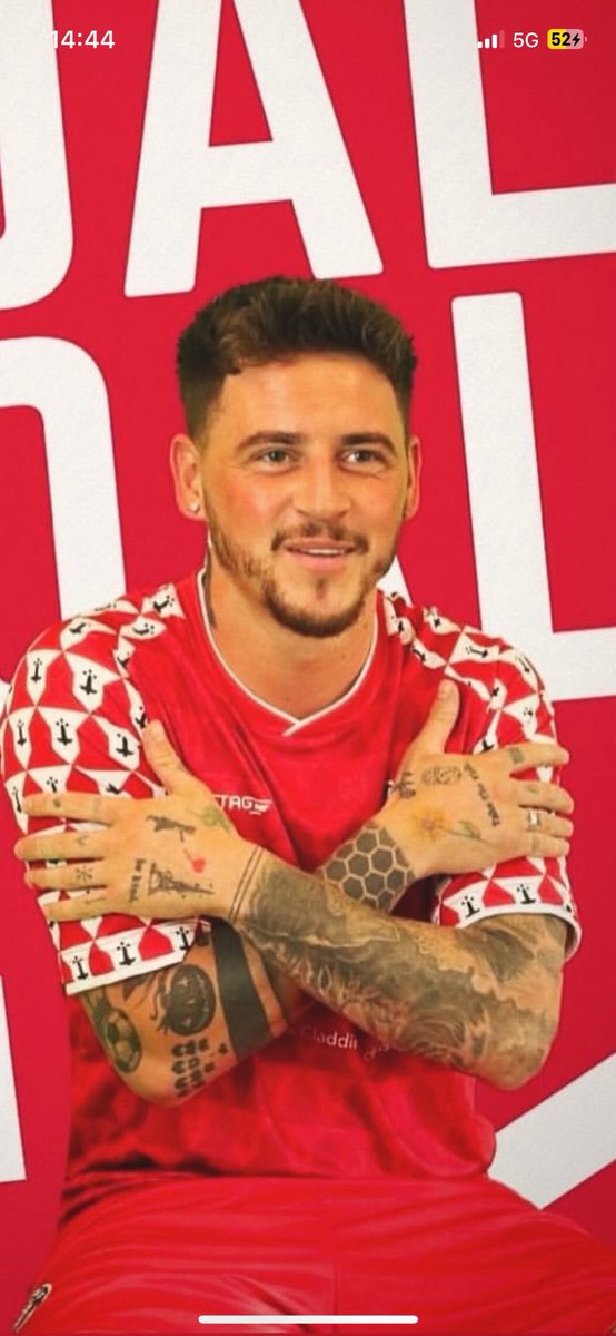 Edge Hill FC (@edgehillfc1) on Twitter photo RYAN KING.
The Belper United winger signs and I’ll be honest I don’t blame him.
The king of the wing puts full backs on their arse 👋🏽🥶
Appreciate the understanding on getting these 2 over the line <a href="/CollieryLaneFc/">CollieryLaneFc</a> .
Always been our favourite team❤️ RYAN KING.
The Belper United winger signs and I’ll be honest I don’t blame him.
The king of the wing puts full backs on their arse 👋🏽🥶
Appreciate the understanding on getting these 2 over the line <a href="/CollieryLaneFc/">CollieryLaneFc</a> .
Always been our favourite team❤️
