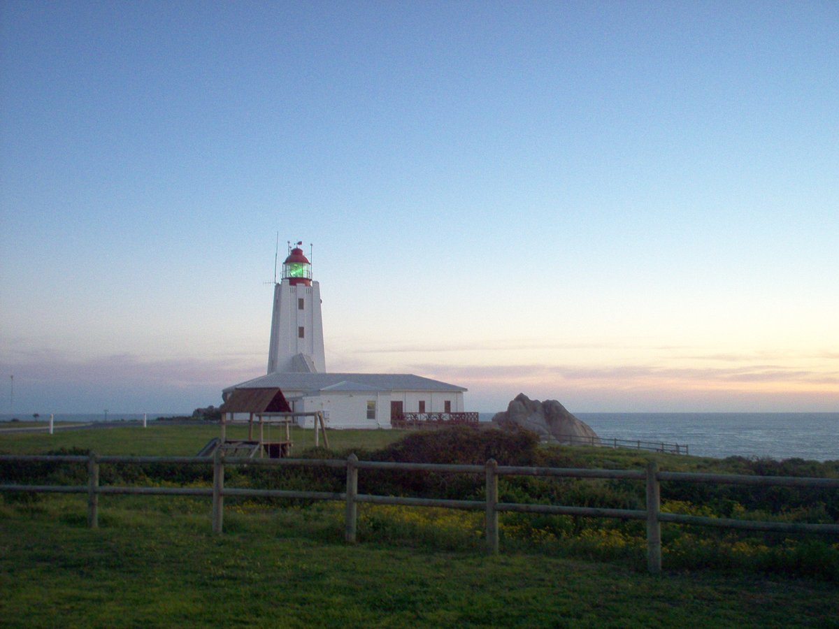 Keeping house
Another gem we have been fortunate enough to visit … the Cape Columbine Light House. We stayed in one of the cottages. If they are still available for rent, we’d really recommend it.
West Coast, Western Cape, 2006
Photograph by Raymond Travers