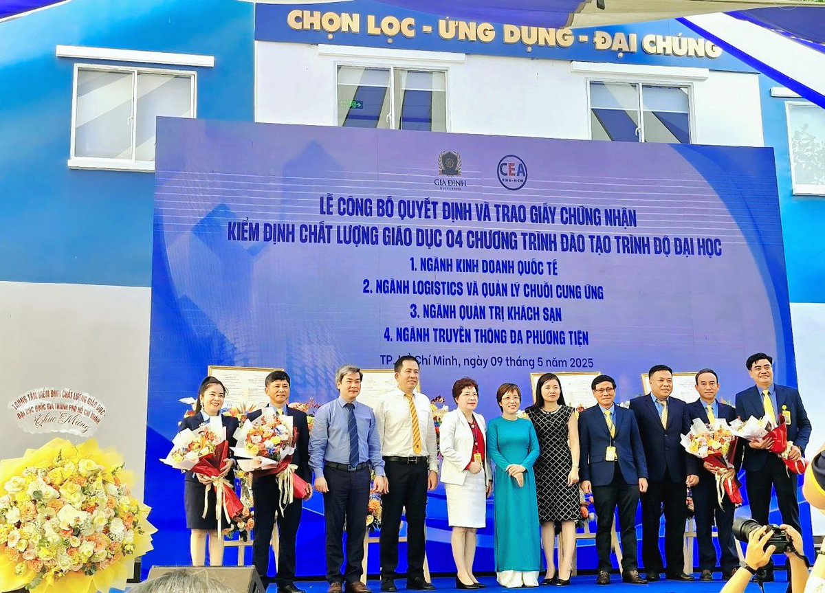 🌟 UFIN Joins Gia Dinh University at "Job Fair 2025 &amp; Talkshow 'Smart Applications'"

On May 9, 2025, at Gia Dinh University, the Job Fair 2025 and Talkshow "Smart Applications in the Digital Era" concluded successfully, creating new opportunities for students and businesses!