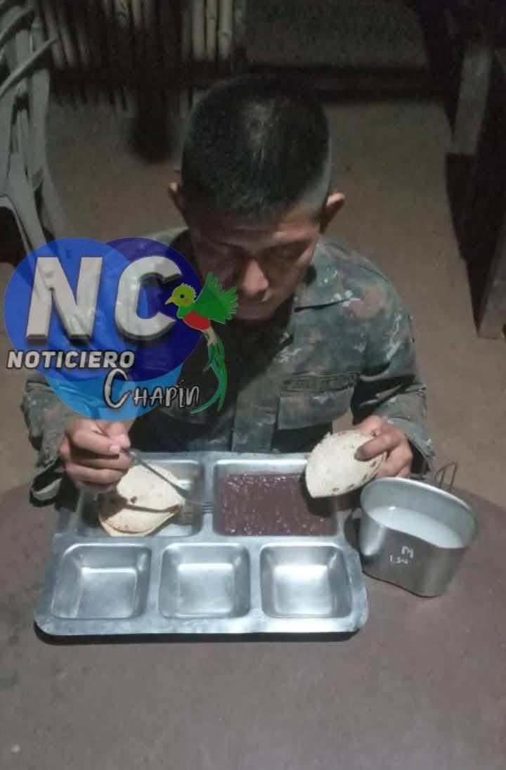 “Soldados en destacamento ‘Arroyo’ en Petén piden comer otra cosa y no tres tiempos de frijoles. También solicitan al Ministro nuevos uniformes" 

El presupuesto más grande siempre ha sido para el Ministerio de la defensa y siempre son los “de abajo” los que más trabajan y menos