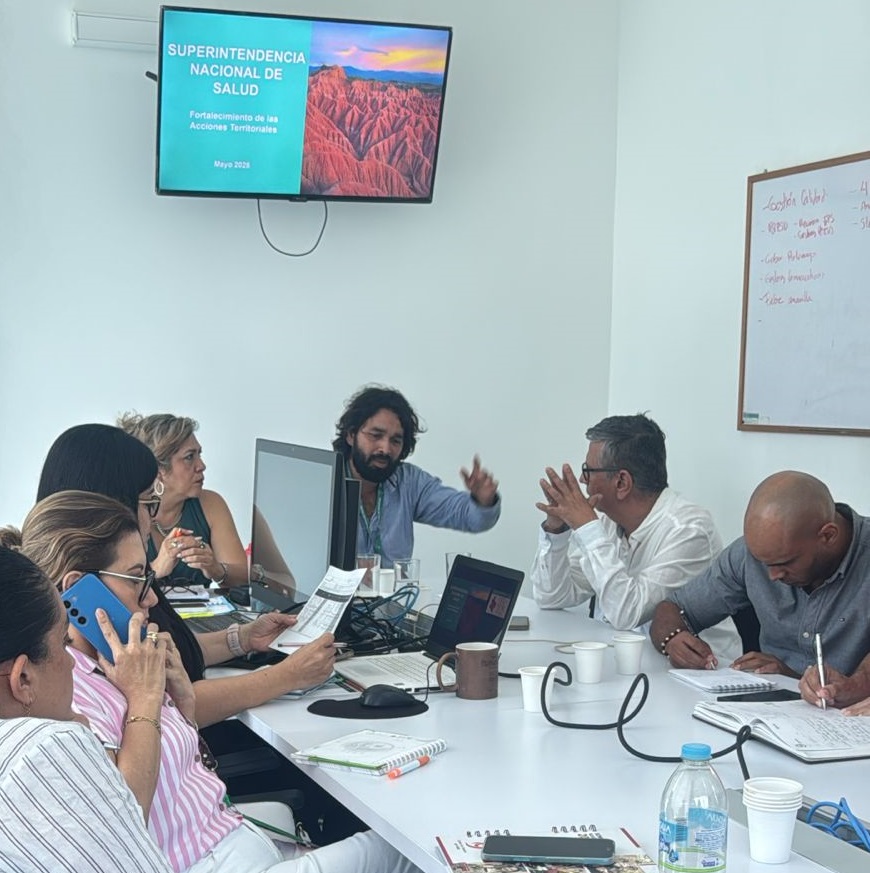 Supersalud's tweet image. #FiebreAmarilla | Con el fin de hacer seguimiento a las tareas de prevención y control del brote en el departamento del #Huila, nuestra #RegionalSur, al lado de @MinSaludCol y @HuilaGob hacen permanente seguimiento y priorización de vacunación rural.