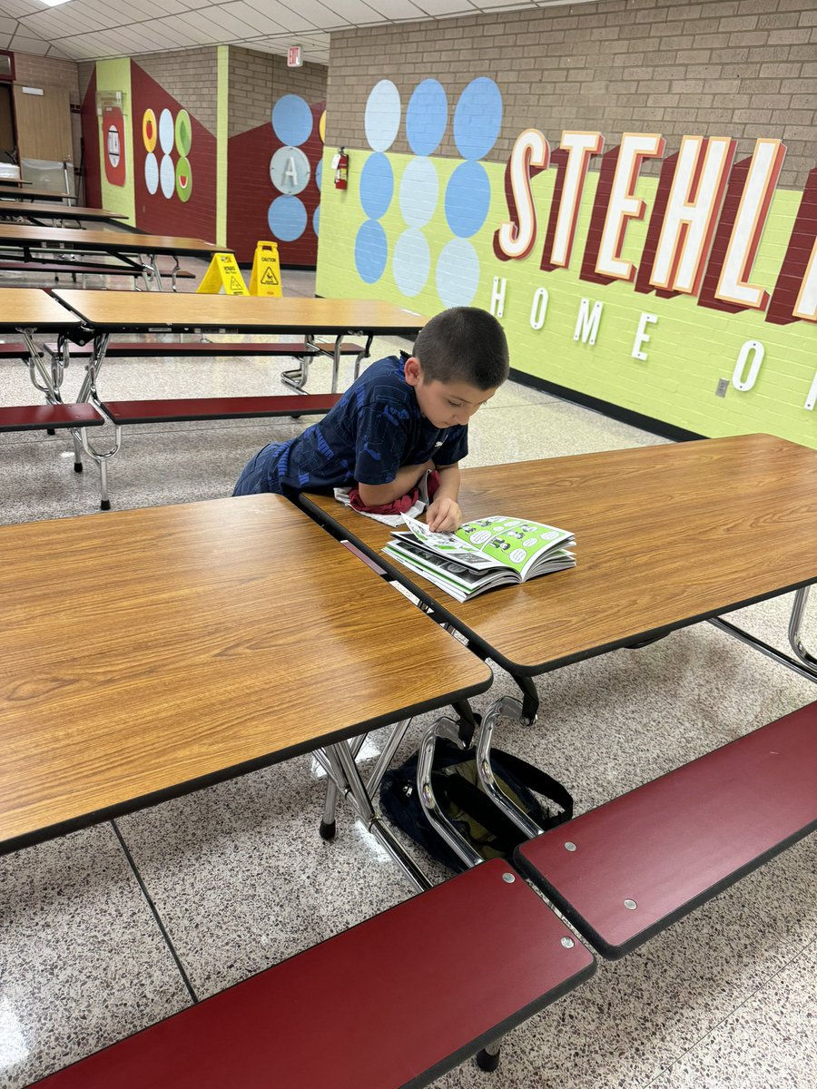 Caught reading at dismissal. Literacy matters! #SLIS6234 <a href="/UHCL_SLIS/">UHCL_SLIS</a> <a href="/vjackson114/">Ms. Jackson</a>