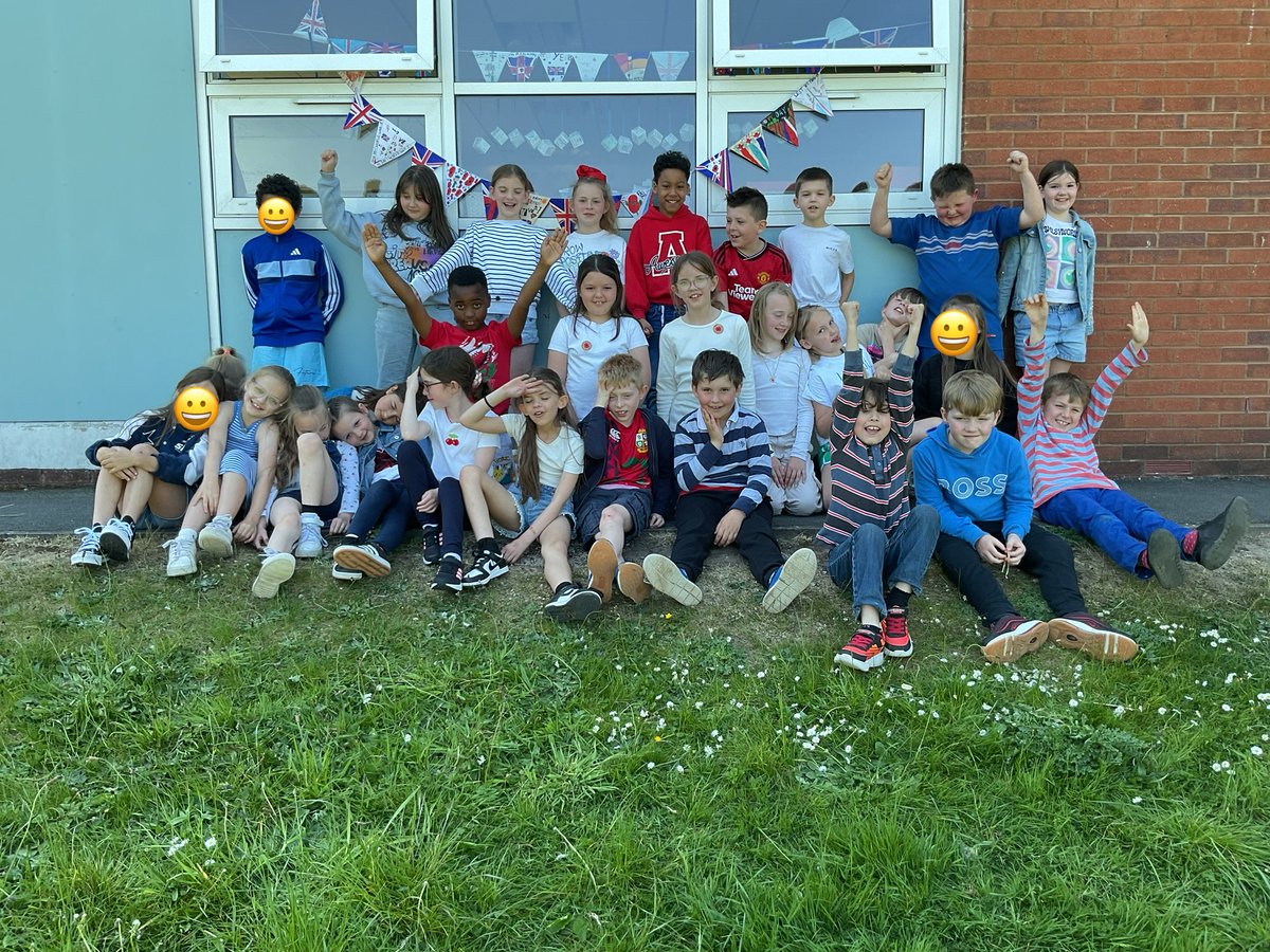 Team Saturn had a wonderful time making bunting today for our VE Day garden party! The children had so much knowledge to share about VE day and many children told us stories of family members who had served in the war or lived at that time. What a brilliant day! 🤩🎉