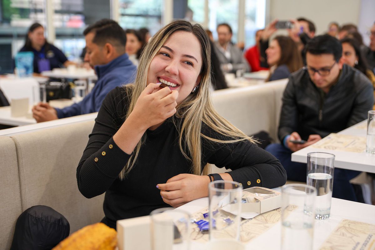 Colombia, potencia cacaotera 🍫. En Guaviare, Caquetá, Putumayo y Tumaco - Nariño se producen cacaos de calidad mundial. Aprovechamos el #DiaDeEuropa para llevar a Bogotá los éxitos y el inmenso potencial de los territorios donde hemos trabajado. #FondoEuropeoParaLaPaz 🇪🇺🕊️🇨🇴