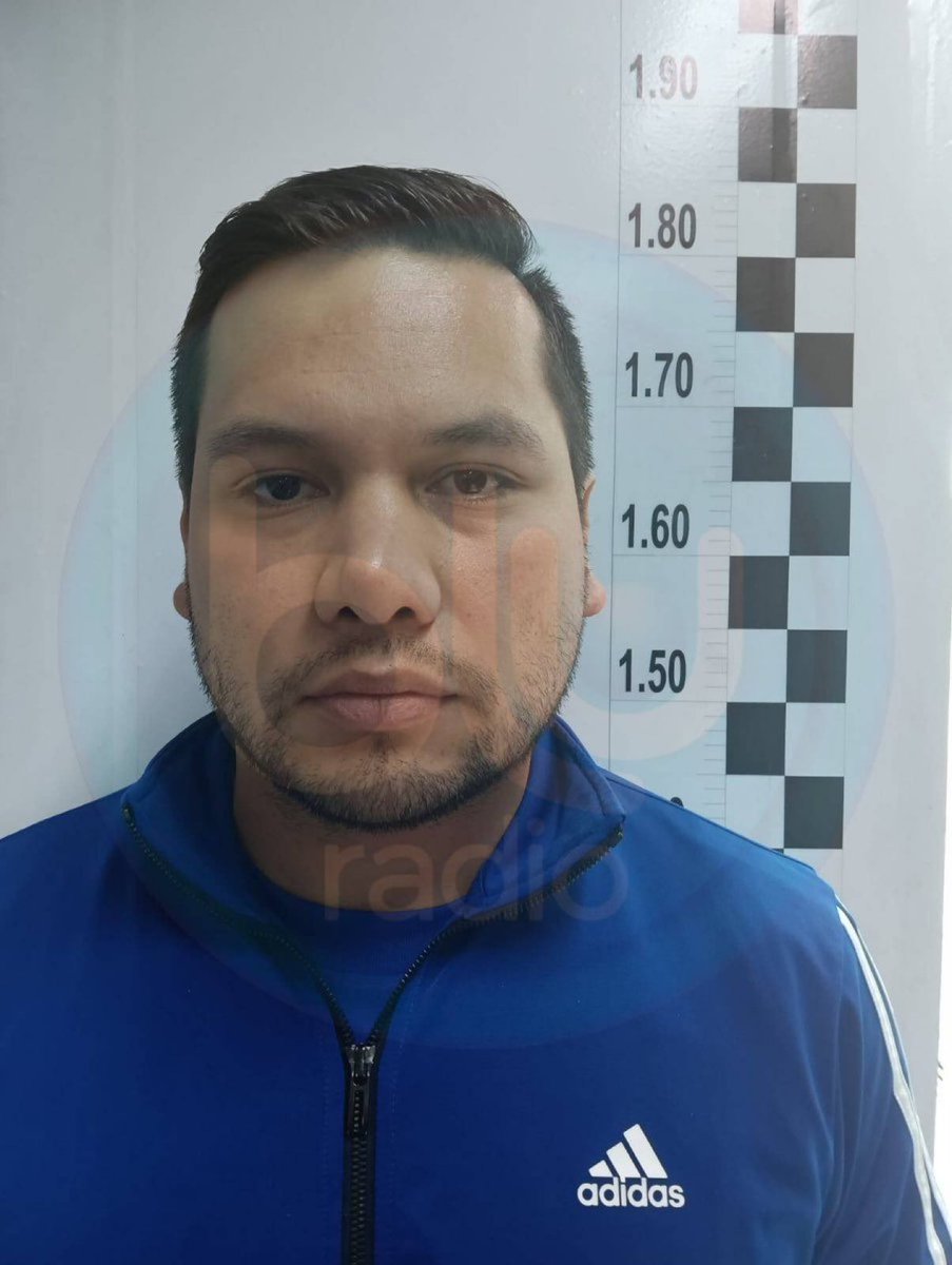 🇨🇴🔴ATENCIÓN. Se revela la primera foto del expresidente de la <a href="/CamaraColombia/">Cámara de Representantes de Colombia</a> <a href="/AndresCalleA/">ANDRÉS CALLE</a> tras su detención por orden de la <a href="/CorteSupremaJ/">Corte Suprema de Justicia</a> por haber recibido 1.000 MILLONES como soborno por parte del Gobierno <a href="/petrogustavo/">Gustavo Petro</a>