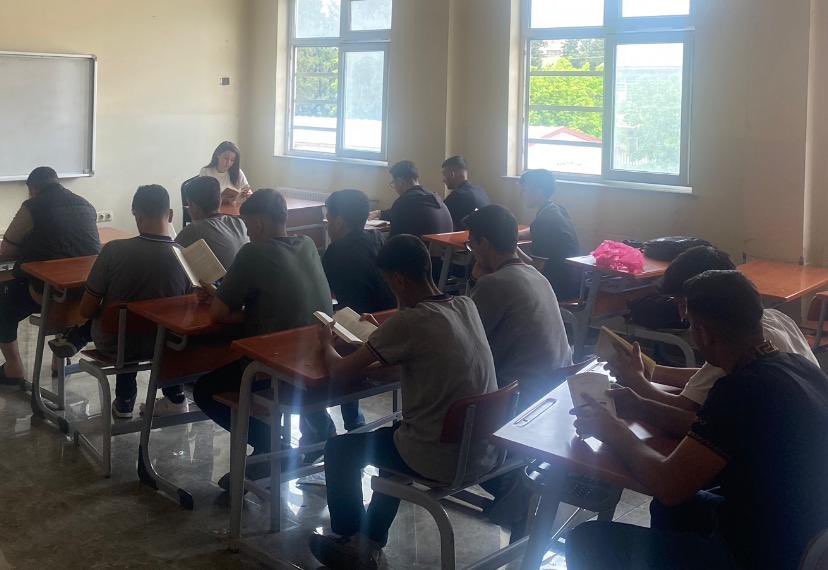 “Okuryazar Gaziantep Projesi” kapsamında, okulmuzda veli-öğrenci eş zamanlı kitap okuma etkinliği gerçekleştirildi. Etkinlik kapsamında velilerimiz 6. ders saatinde okulumuza davet edilerek, öğrencilerimizle aynı anda kitap okuma faaliyetine katıldılar.

#OkuryazarGaziantep