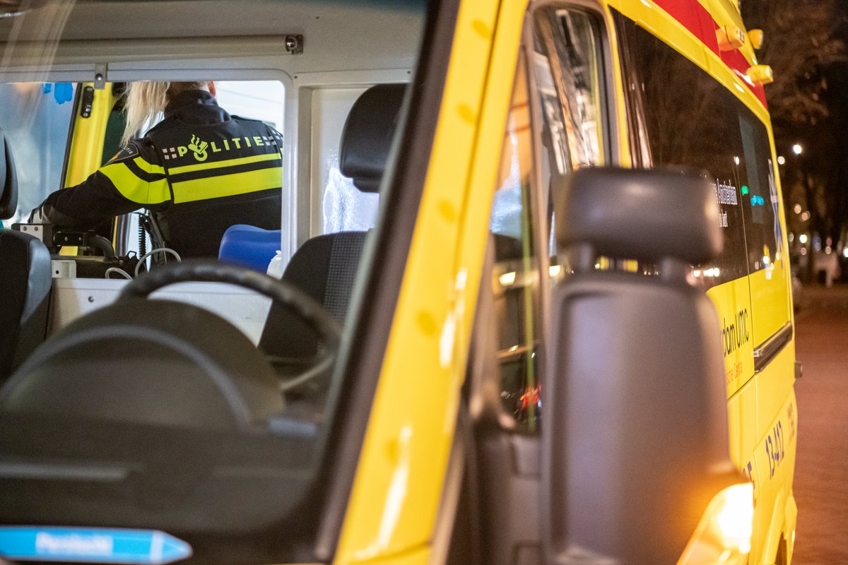 Motoragent gewond na ongeval tijdens spoedrit in Geldrop