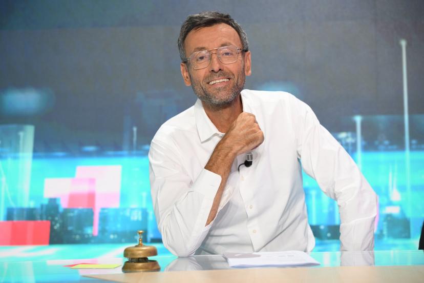 CASTING DU SOIR ! 🚨

Rendez-vous à 22h50 pour l'#EDS avec Mémé et toute son équipe :

- Rolland Courbis
- Nabil Djellit
- Pia Clémens
- Bernard Lions
- Hugo Guillemet

Sans oublier Romain Harent pour toutes les images du soir 🌙