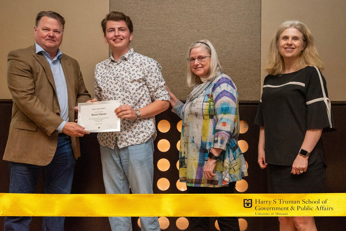 🎉 Honoring excellence! Recently, we celebrated the outstanding achievements of students in our program at the TSGPA Student Awards Ceremony. 🌟 #TSGPA #AcademicExcellence
truman.missouri.edu/news/truman-sc…