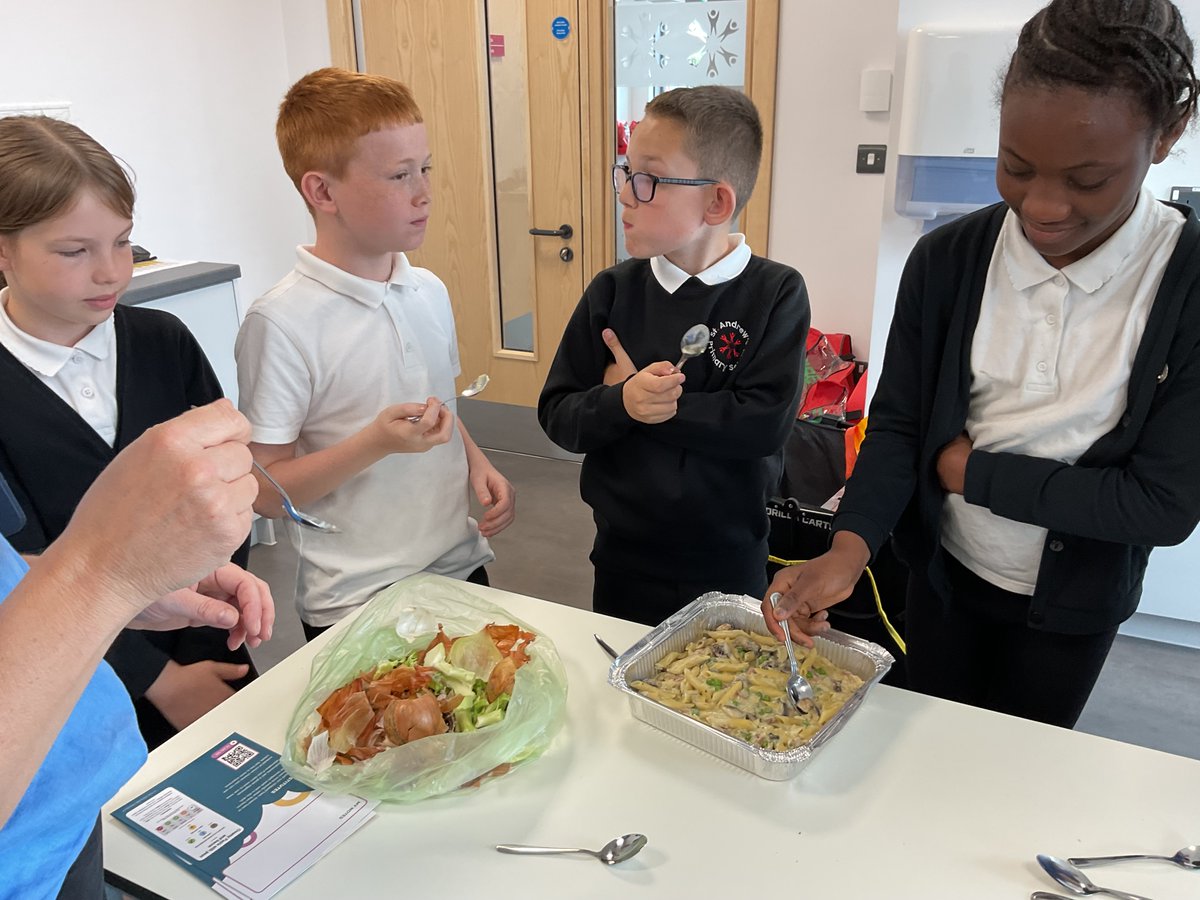 SAPsFEO's tweet photo. This week at @5tAndrews we welcomed our friend Sara from @SaraFedLine. 

Our parents had such a great morning chopping and cooking. The smell travelled around the school and our @radio_reach DJs came for a taster.

We can’t wait to see you again next week. https://t.co/O4jtk5fnSW