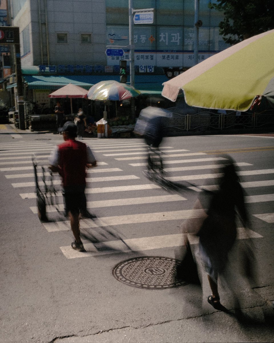 Bien arrivé à Séoul pour 1 mois 🇰🇷

J'y suis pour préparer ma grosse exposition ici et aussi pour continuer ma série sur cette ville colorée

Hâte de vous partager ce voyage de folie