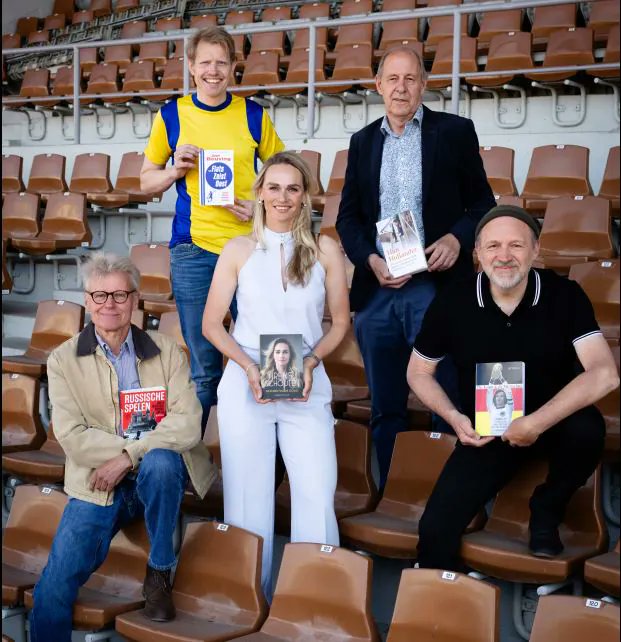 Rolf Bos wint Nico Scheepmaker Beker voor het beste sportboek van 2024
sportgeschiedenis.nl/olympische-spe…
Zijn boek Russische Spelen vertelt over de Olympische Spelen van 1980 in Moskou, die werden getroffen door een westerse boycot.