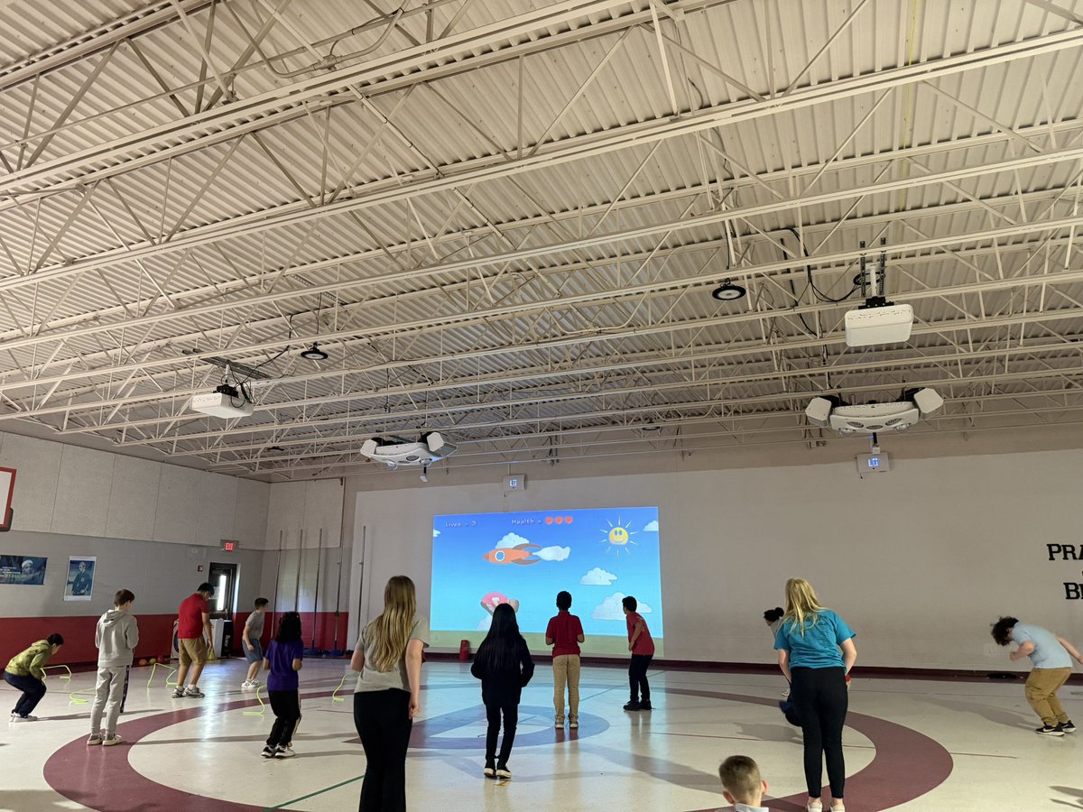 christenpointer's tweet image. Round 2 of exercising for 4th grade today. @MNPS_kidshealth @DES_Bulldogs #MNPSWellnessWeek2025