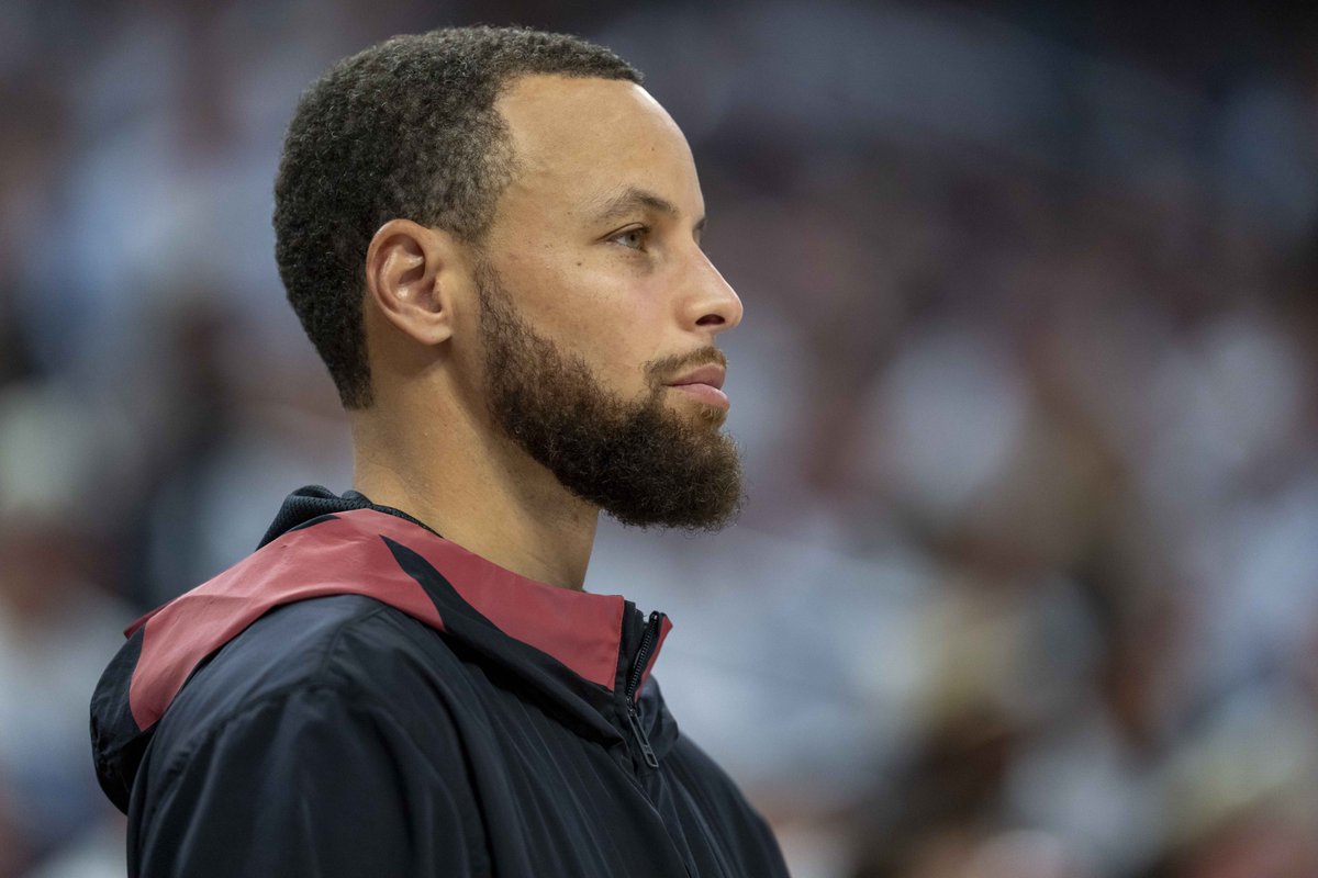 Stephen Curry isn't expected to return in this series until Game 6 "at the earliest," according to Shams Charania.

More: si.com/nba/timberwolv…